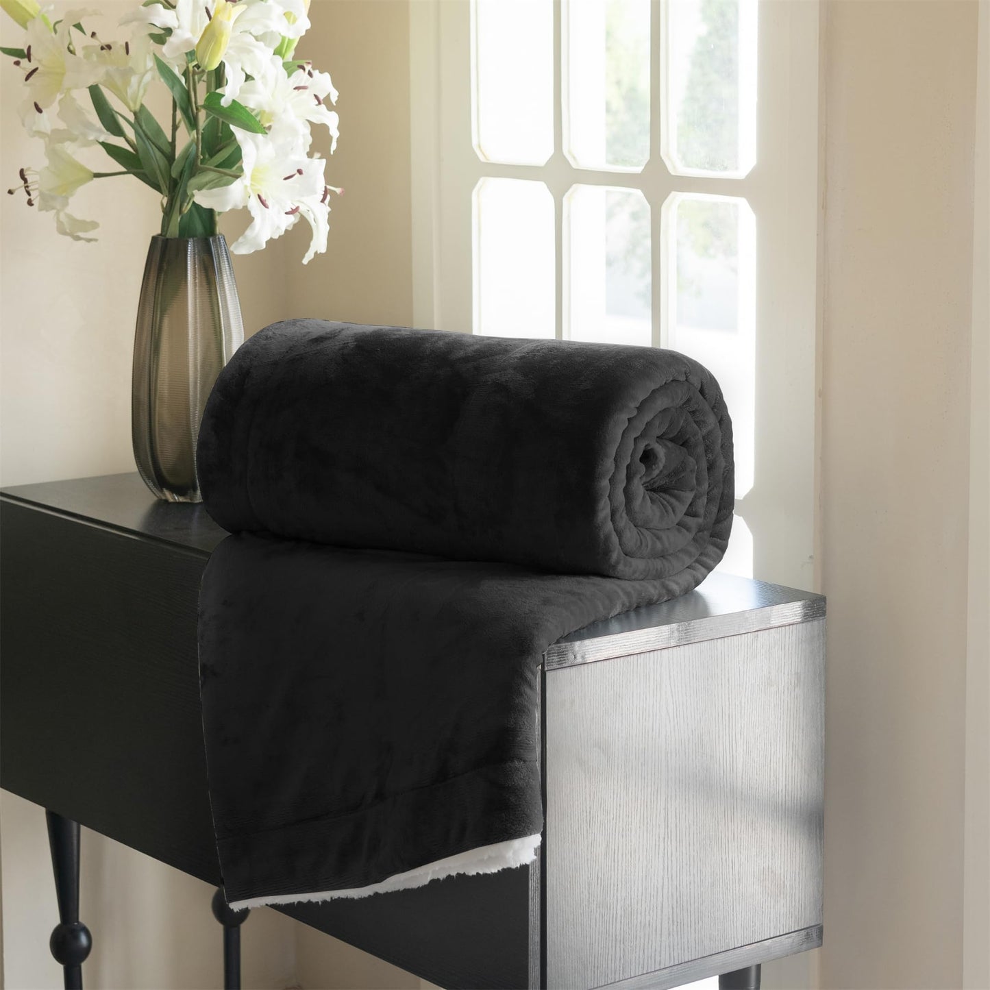 Plaid Noir Double Face : Confort et Élégance pour l'Hiver
