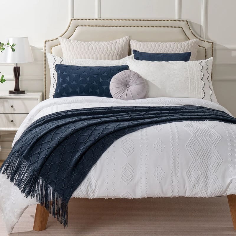 Plaid Bleu Marine Élégant : Douceur et Raffinement pour un Intérieur Chaleureux