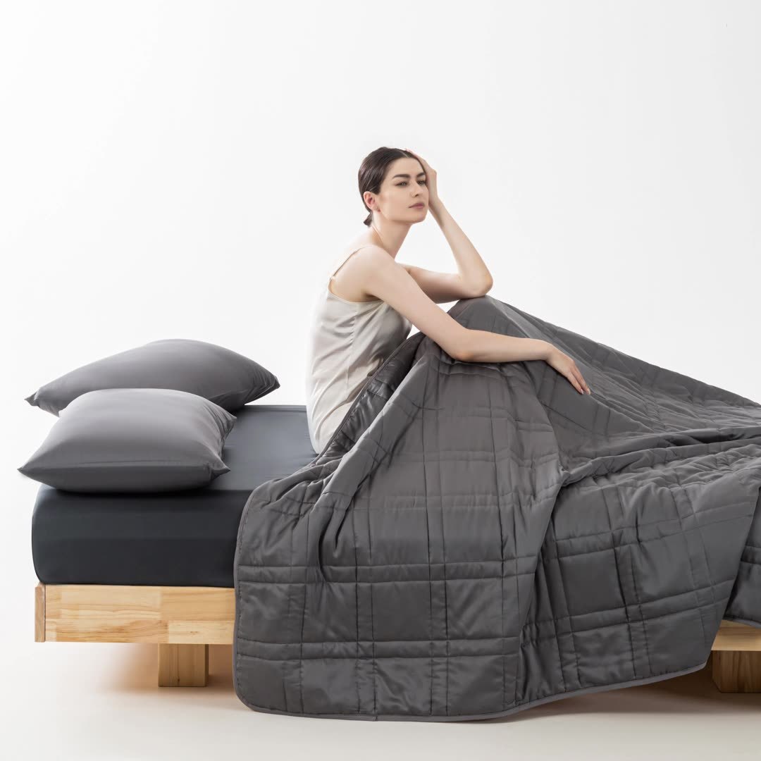Couverture Lestée de Luxe Grise en Velours – L’Élégance au Service de Votre Sommeil